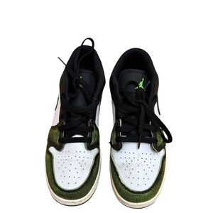 Nike Kids Black and Green Sneakers